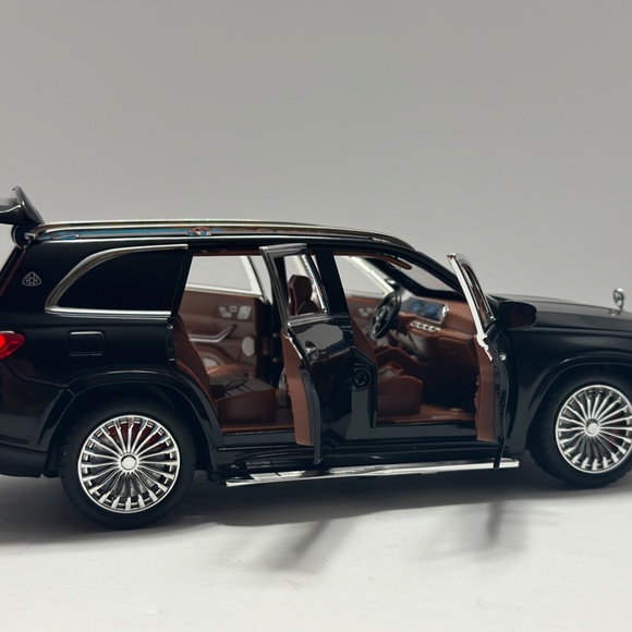 COPY - 1:24 Maybach GLS-Class GLS600 Diecast LED HEADLIGHT TAIL LIGHT Black - Picture 10 of 13